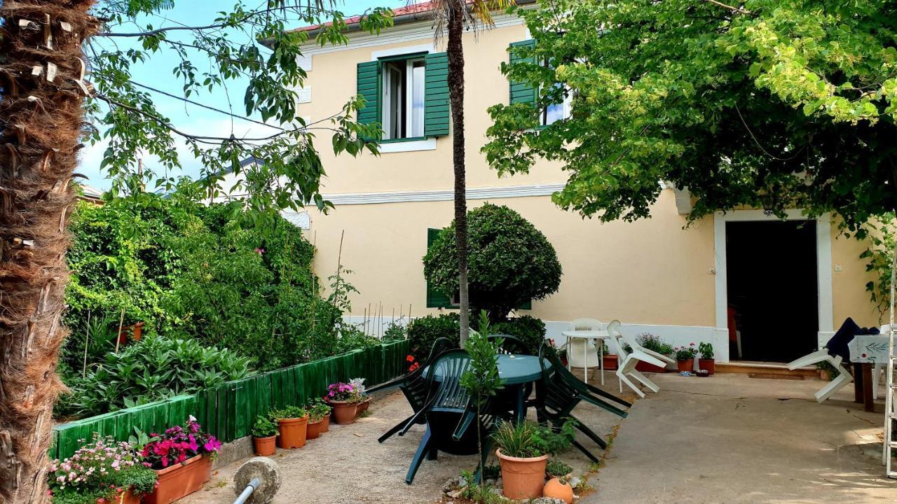 Apartmani Paron Sime Селине Экстерьер фото